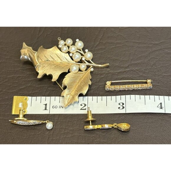 Vintage Jewelry Lot Trifari Rhinestone Faux Pearl Brooch Pin Crystal Earrings - Picture 11 of 12